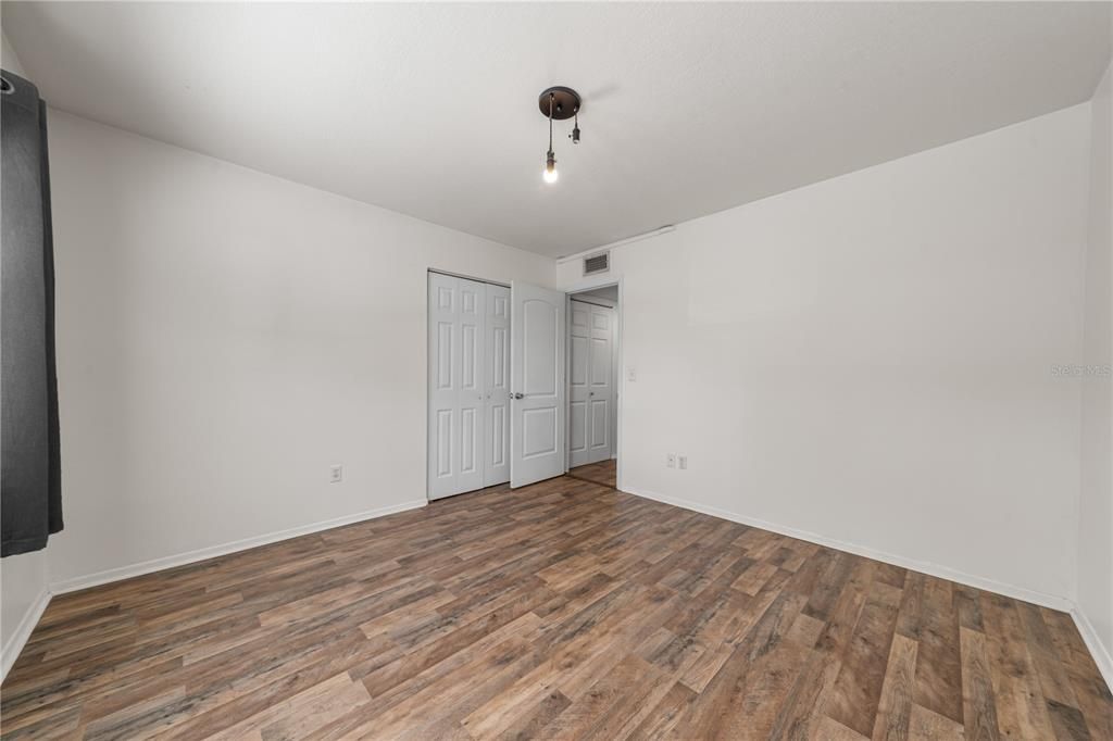 Active With Contract: $175,000 (2 beds, 1 baths, 815 Square Feet)
