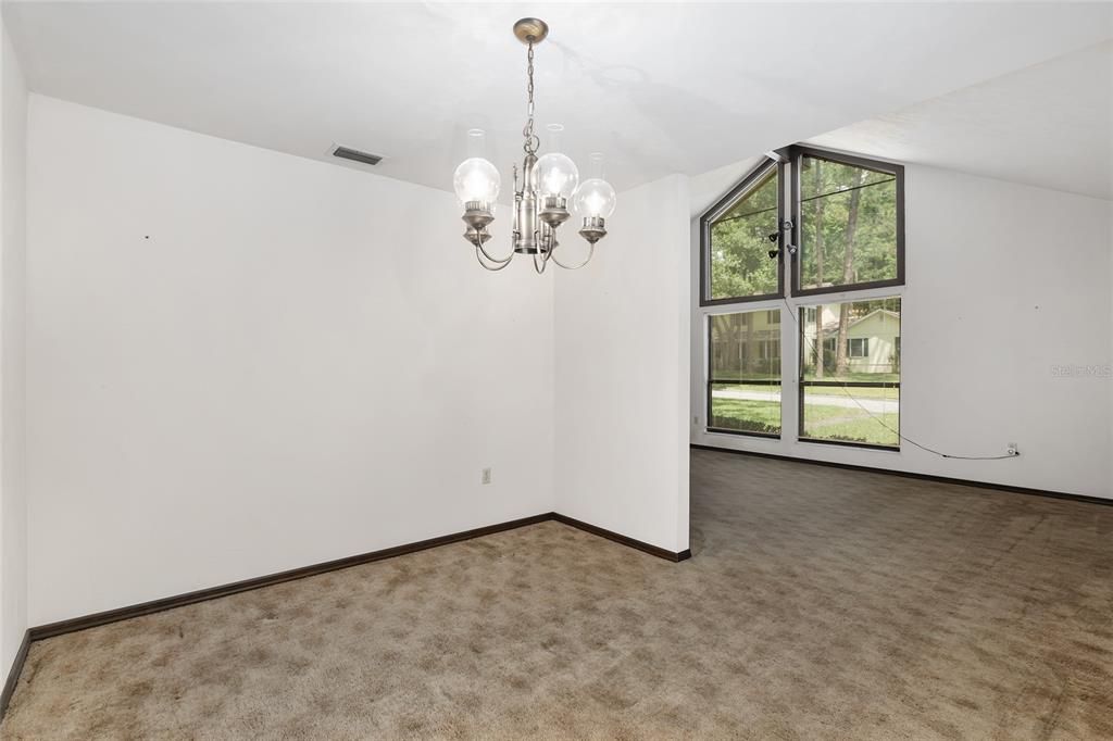 Active With Contract: $345,000 (3 beds, 2 baths, 1913 Square Feet)