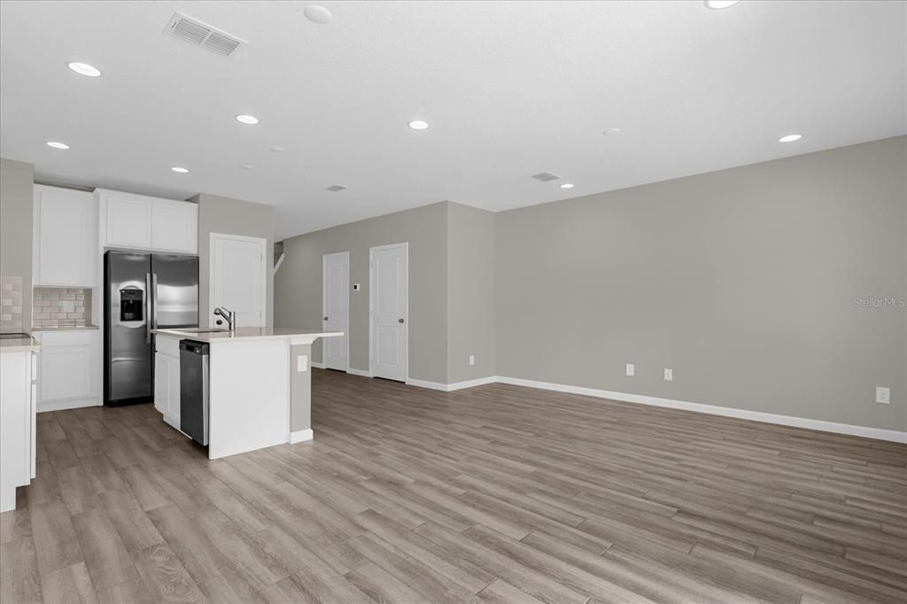 Active With Contract: $2,395 (3 beds, 2 baths, 1379 Square Feet)