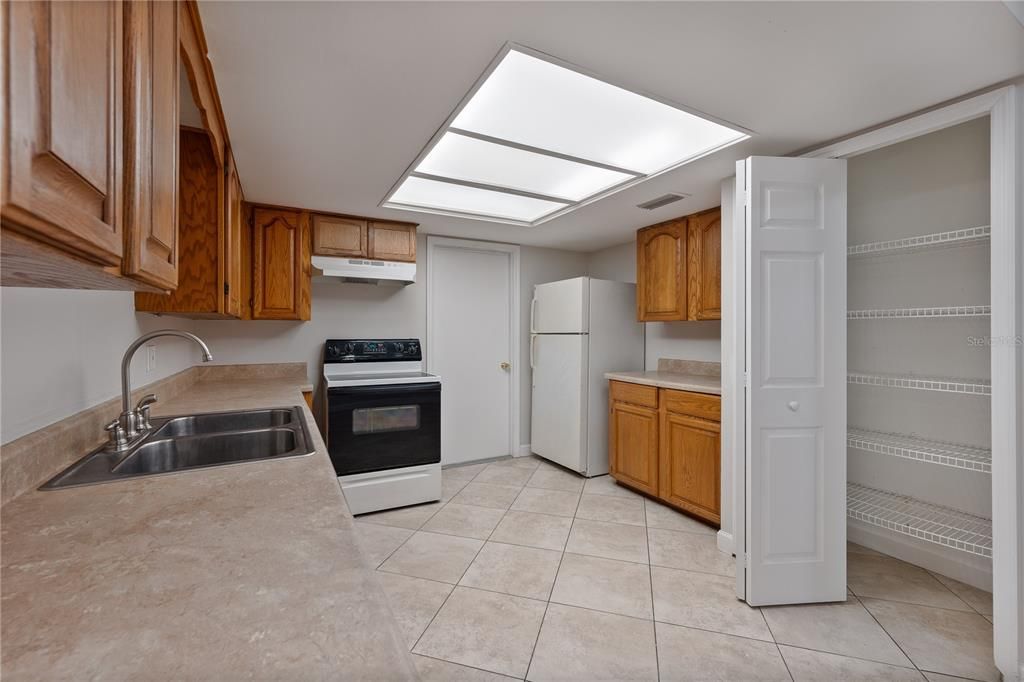 For Sale: $289,000 (3 beds, 2 baths, 1531 Square Feet)