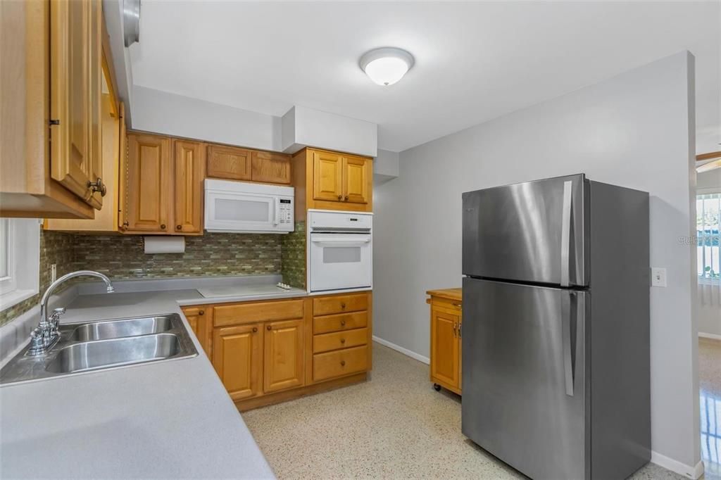 For Rent: $2,350 (2 beds, 2 baths, 1008 Square Feet)