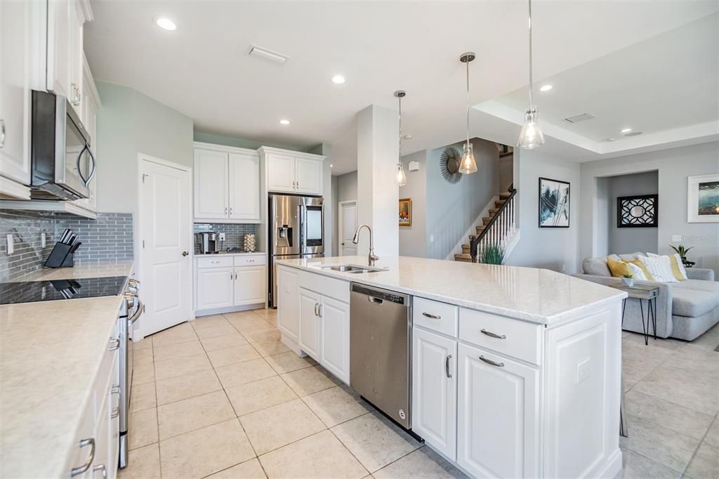 Active With Contract: $649,500 (5 beds, 3 baths, 3173 Square Feet)