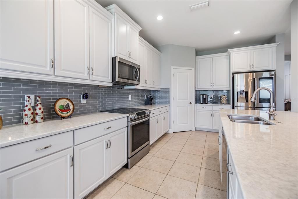 Active With Contract: $649,500 (5 beds, 3 baths, 3173 Square Feet)