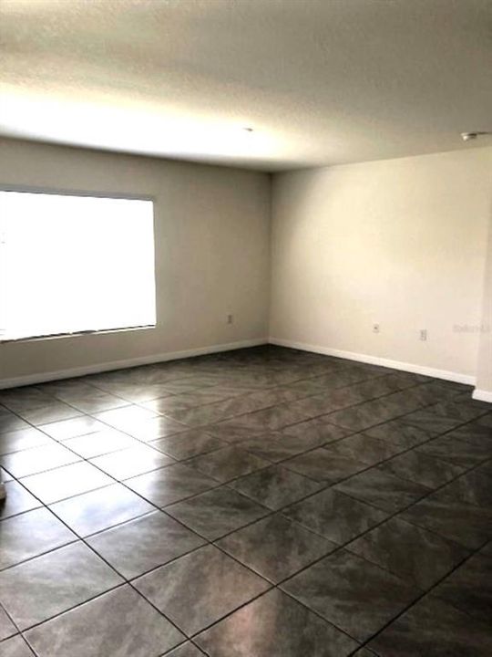 For Rent: $2,300 (4 beds, 2 baths, 1828 Square Feet)