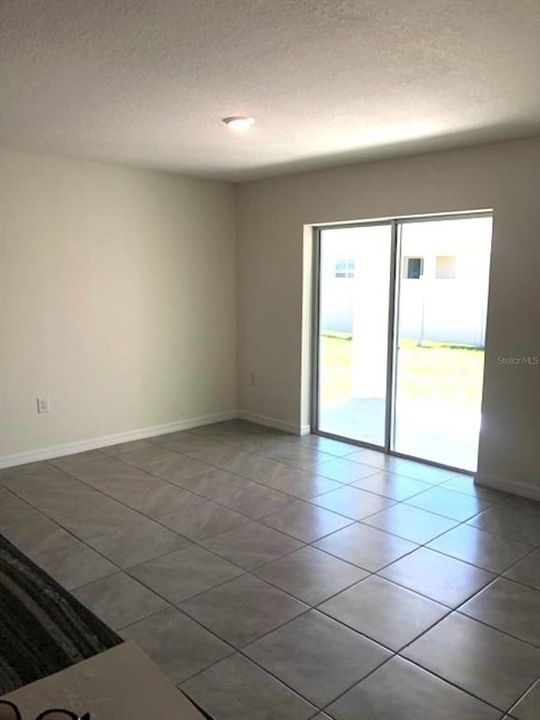 For Rent: $2,300 (4 beds, 2 baths, 1828 Square Feet)