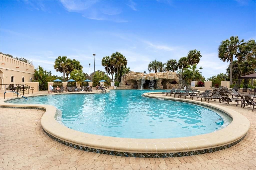 2 Minutes from Orange Blossom Resort Style Pool