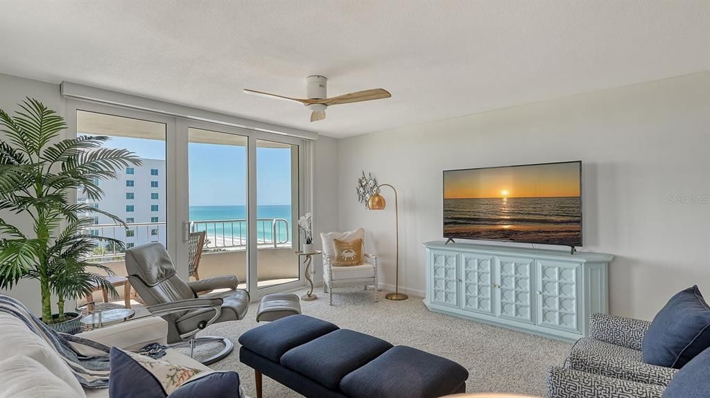 Living room - with view of the beach.