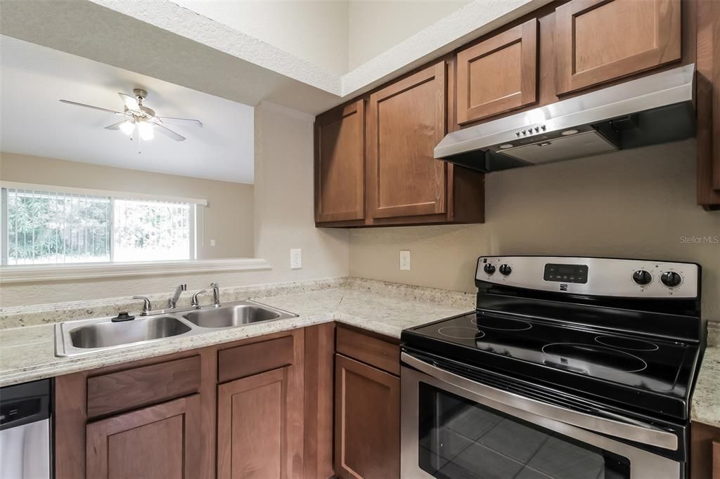 For Rent: $1,735 (3 beds, 2 baths, 1279 Square Feet)