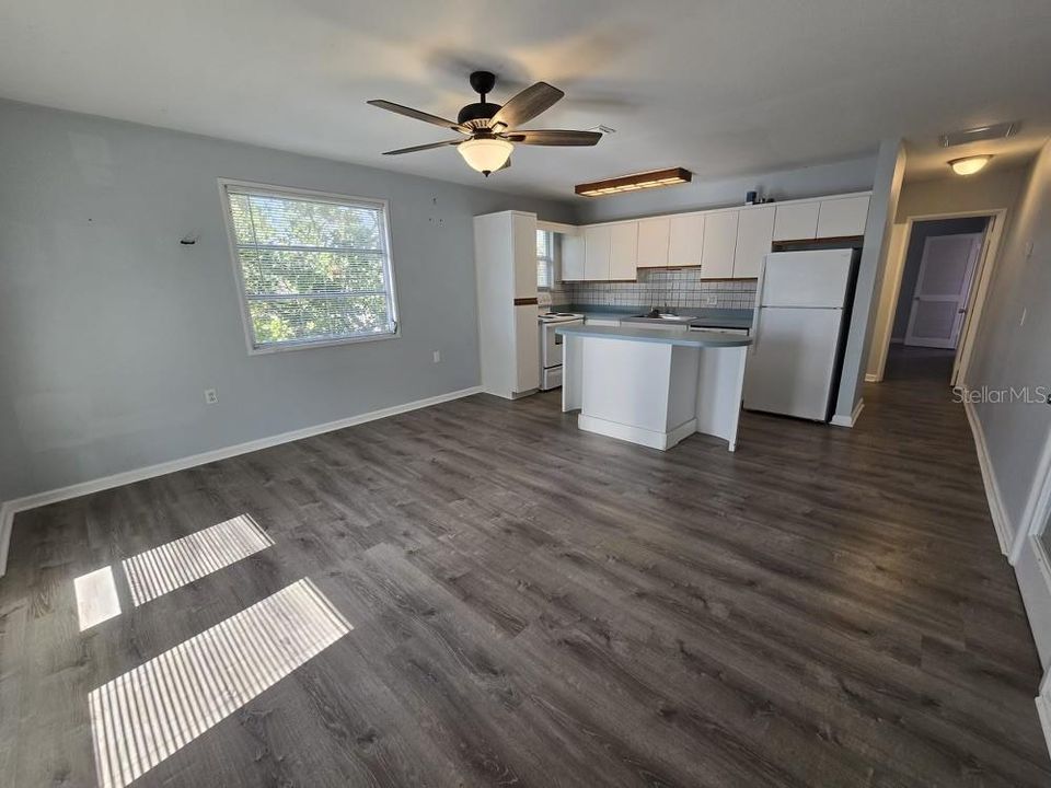For Rent: $2,300 (1 beds, 1 baths, 760 Square Feet)