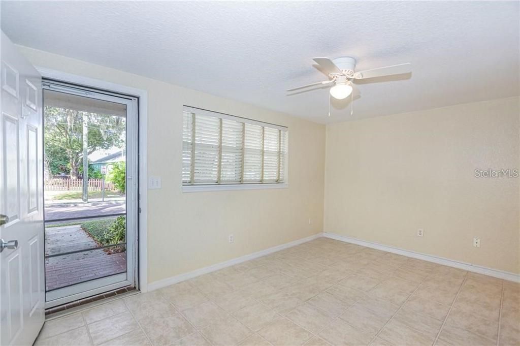 For Rent: $2,100 (2 beds, 1 baths, 610 Square Feet)