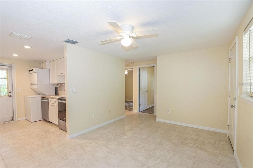 For Rent: $2,100 (2 beds, 1 baths, 610 Square Feet)