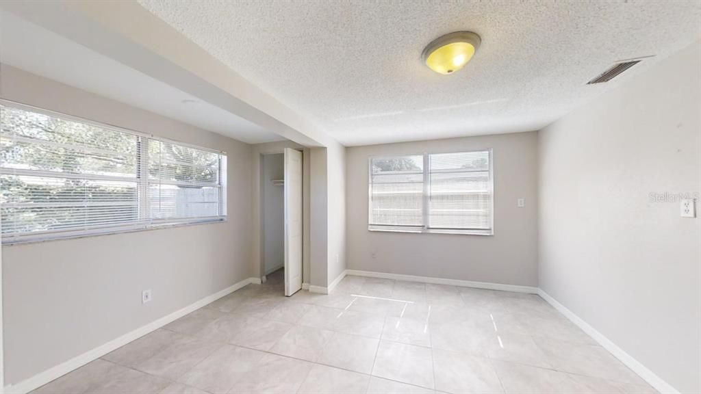 Active With Contract: $2,000 (4 beds, 1 baths, 1318 Square Feet)