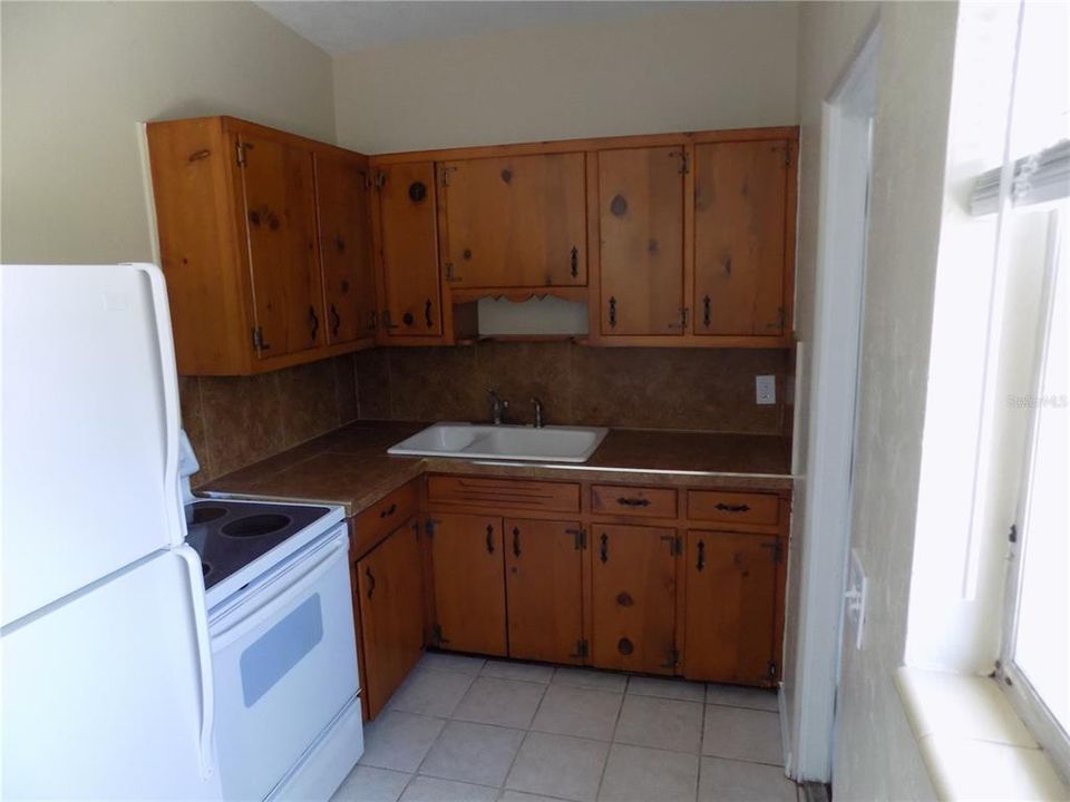 For Rent: $1,995 (2 beds, 1 baths, 745 Square Feet)
