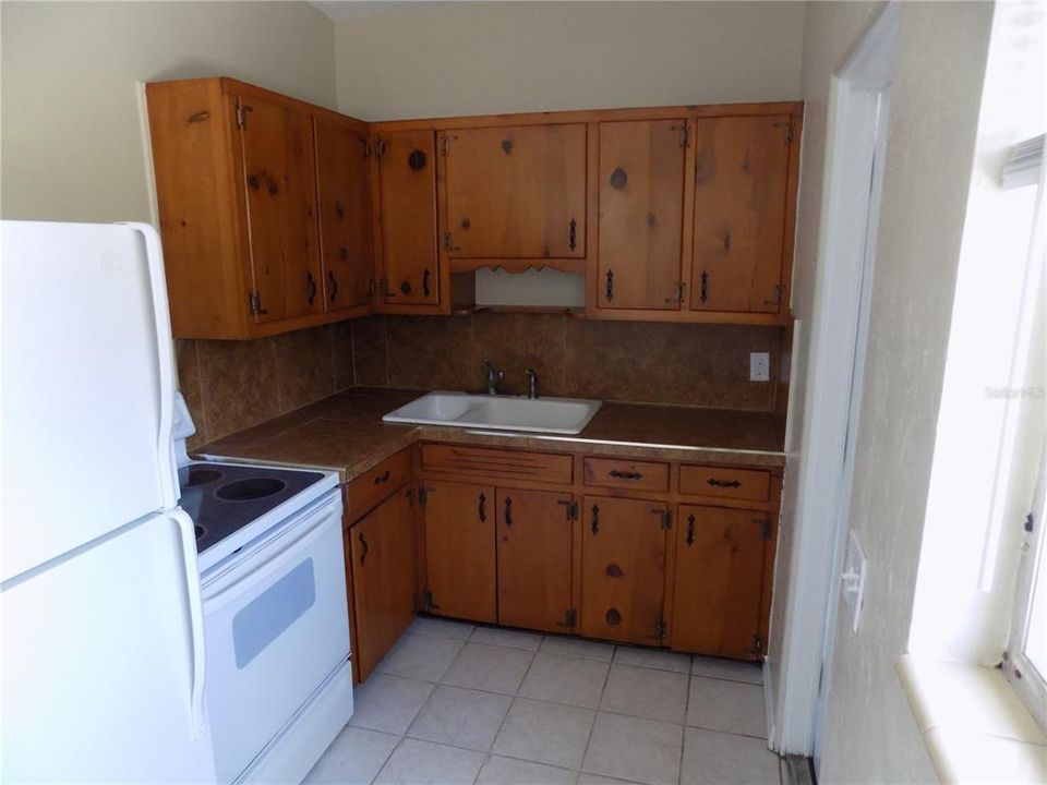 For Rent: $1,995 (2 beds, 1 baths, 745 Square Feet)