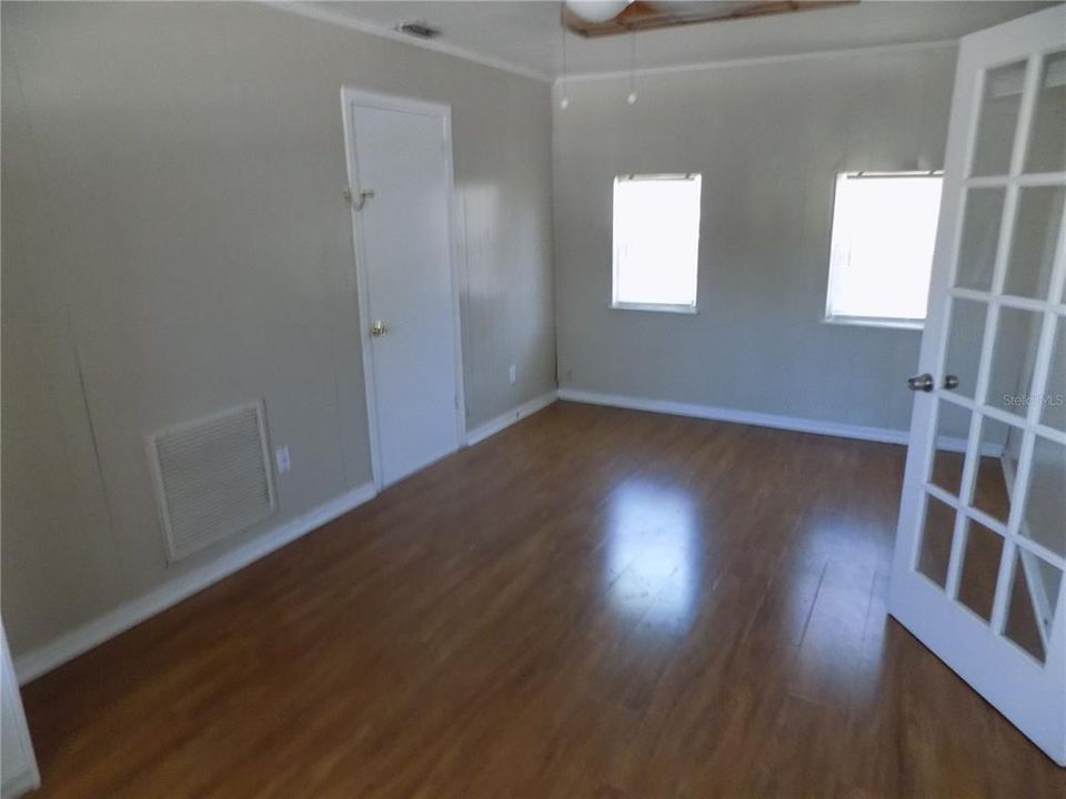 For Rent: $2,295 (3 beds, 1 baths, 848 Square Feet)