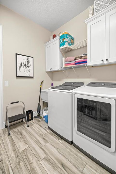 Active With Contract: $475,000 (3 beds, 2 baths, 2104 Square Feet)