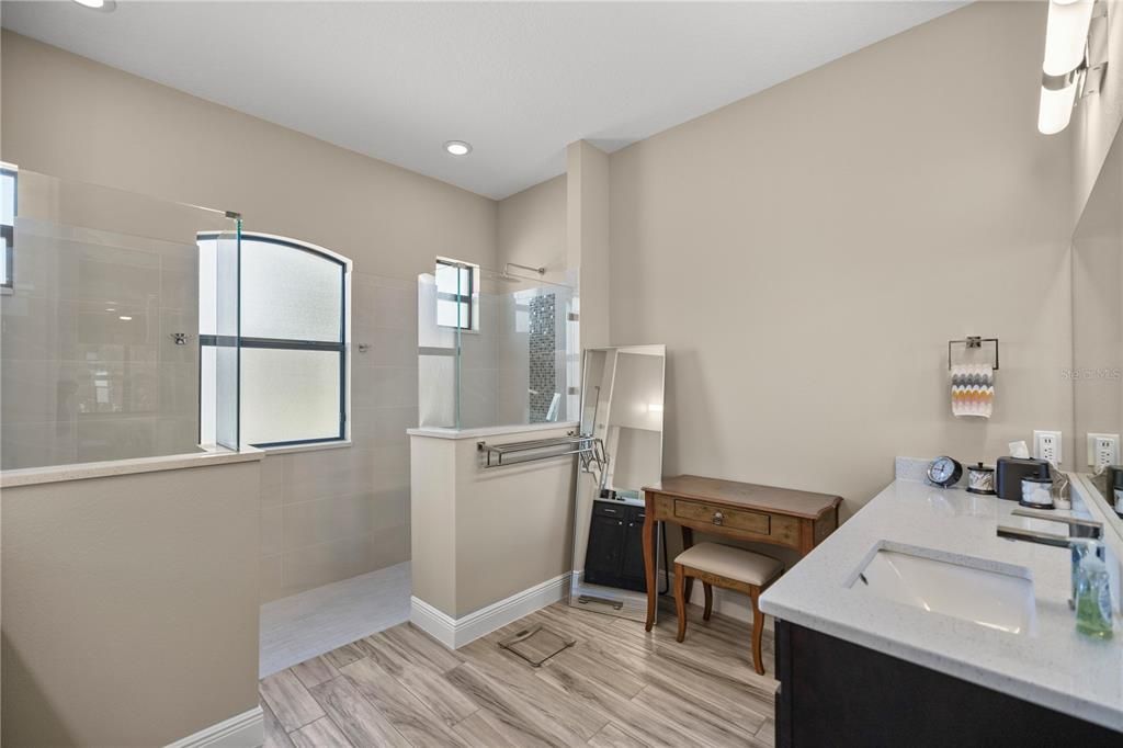 Active With Contract: $475,000 (3 beds, 2 baths, 2104 Square Feet)