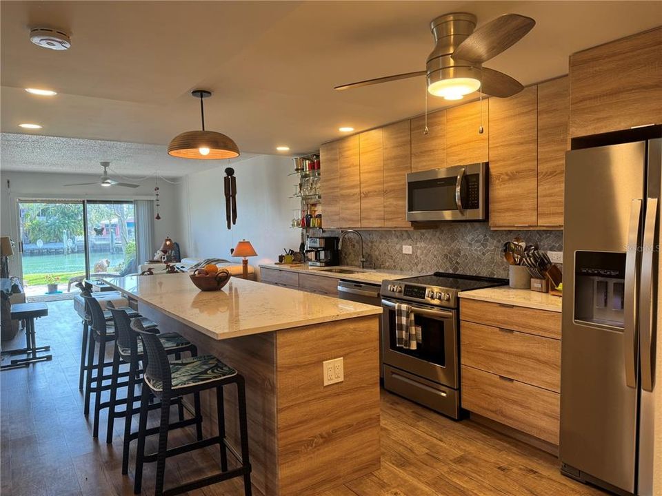 For Sale: $575,000 (2 beds, 2 baths, 1065 Square Feet)