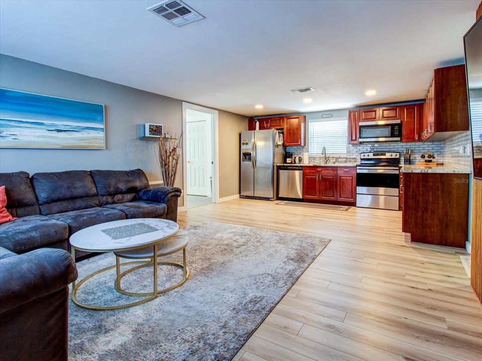 For Sale: $289,995 (3 beds, 2 baths, 696 Square Feet)
