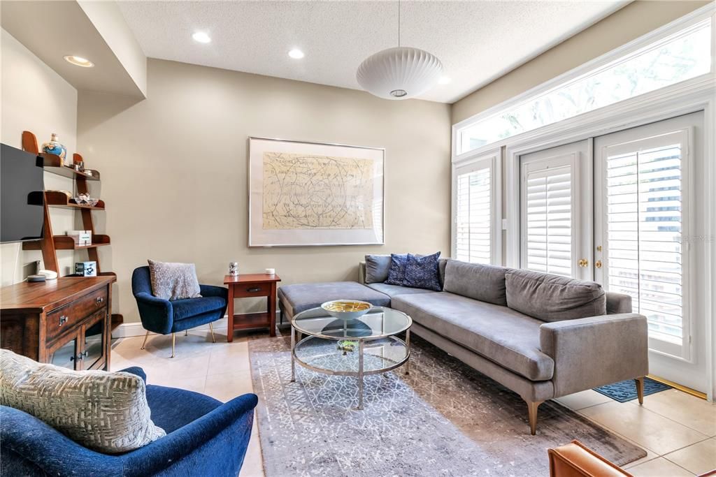 Recently Sold: $550,000 (3 beds, 2 baths, 1641 Square Feet)