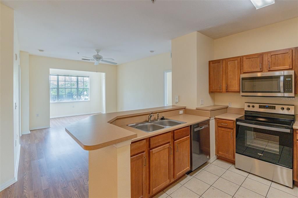 Recently Rented: $1,695 (2 beds, 2 baths, 1046 Square Feet)