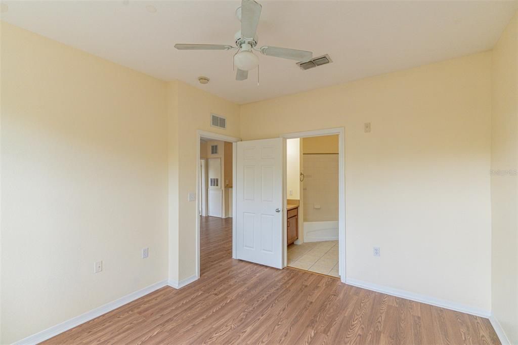 Recently Rented: $1,695 (2 beds, 2 baths, 1046 Square Feet)