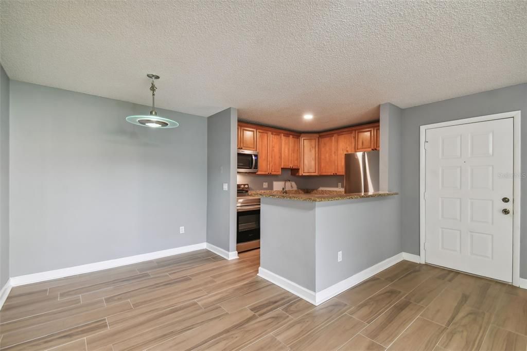 For Rent: $1,795 (2 beds, 1 baths, 876 Square Feet)