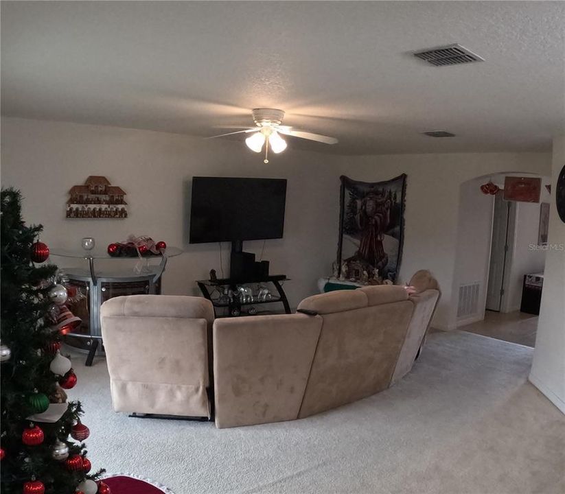 For Sale: $306,500 (3 beds, 2 baths, 1629 Square Feet)