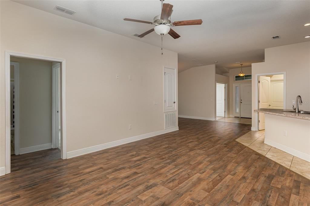 For Sale: $330,000 (3 beds, 2 baths, 1820 Square Feet)