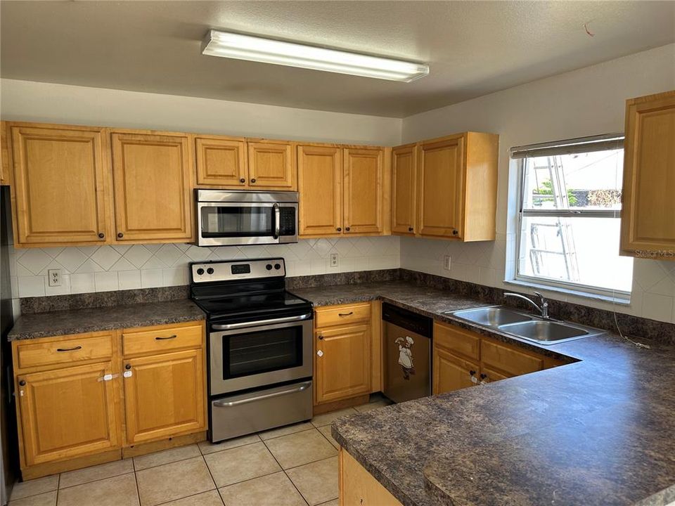 For Sale: $380,000 (3 beds, 2 baths, 1616 Square Feet)