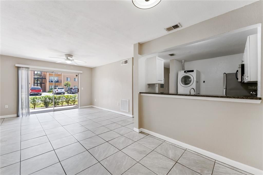Active With Contract: $149,990 (2 beds, 2 baths, 934 Square Feet)