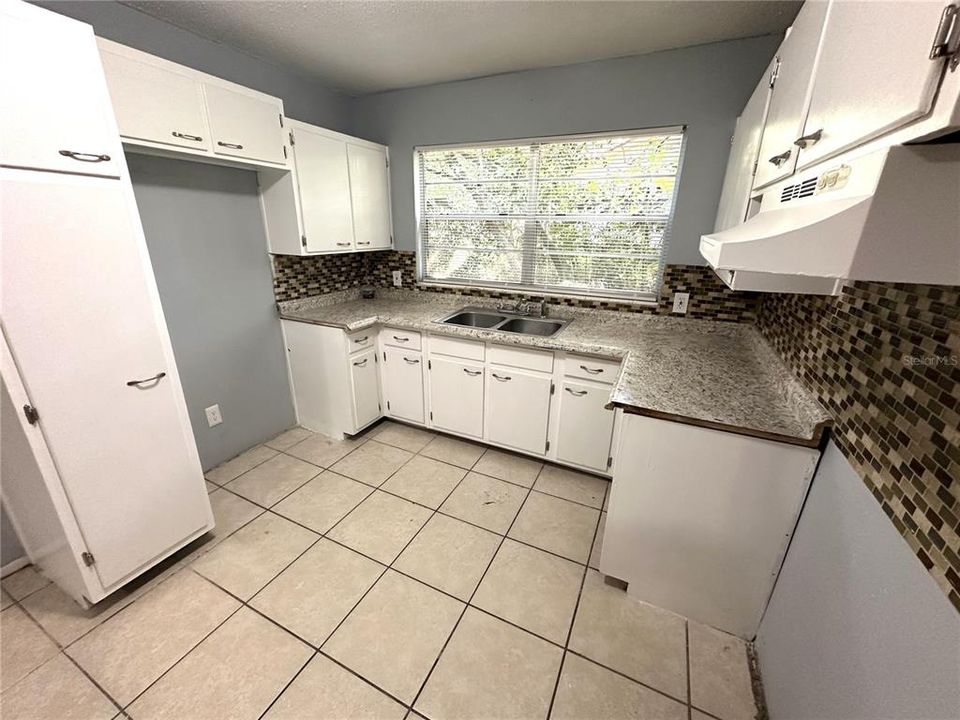 For Sale: $190,000 (4 beds, 2 baths, 1196 Square Feet)