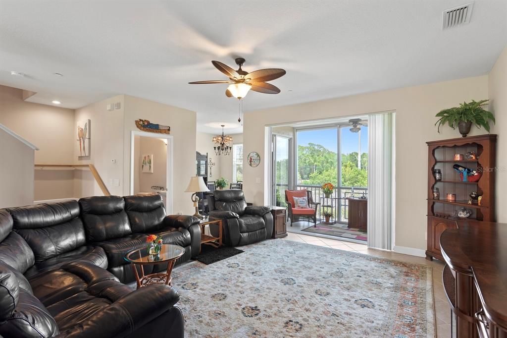 For Sale: $569,900 (3 beds, 2 baths, 2089 Square Feet)