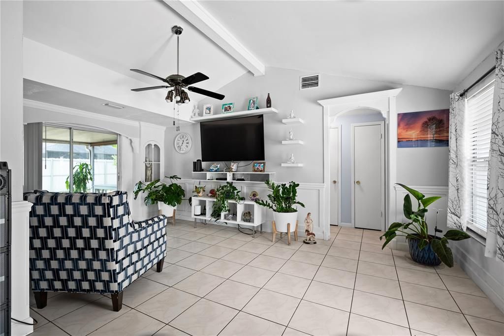 Active With Contract: $325,000 (2 beds, 2 baths, 1085 Square Feet)