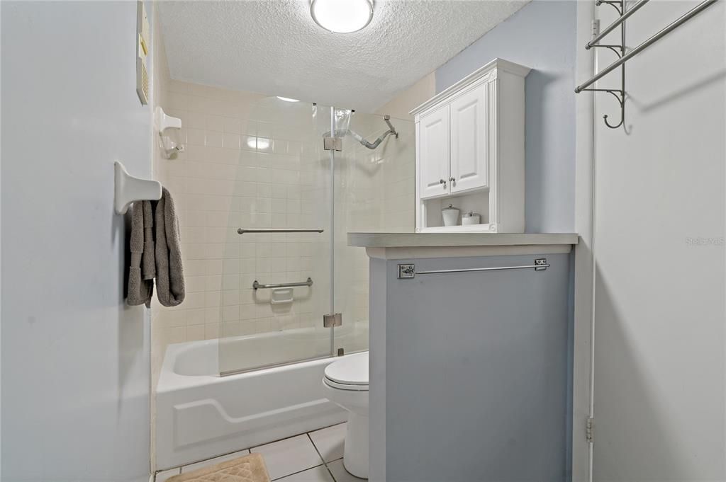 For Sale: $189,900 (2 beds, 1 baths, 973 Square Feet)
