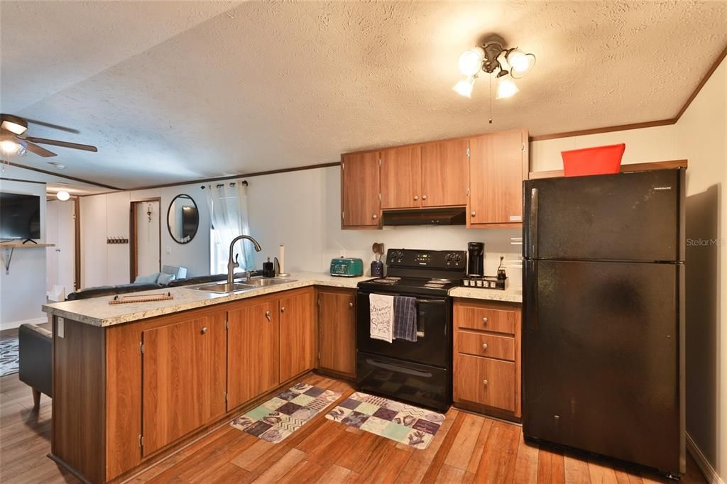 For Sale: $199,000 (2 beds, 2 baths, 840 Square Feet)