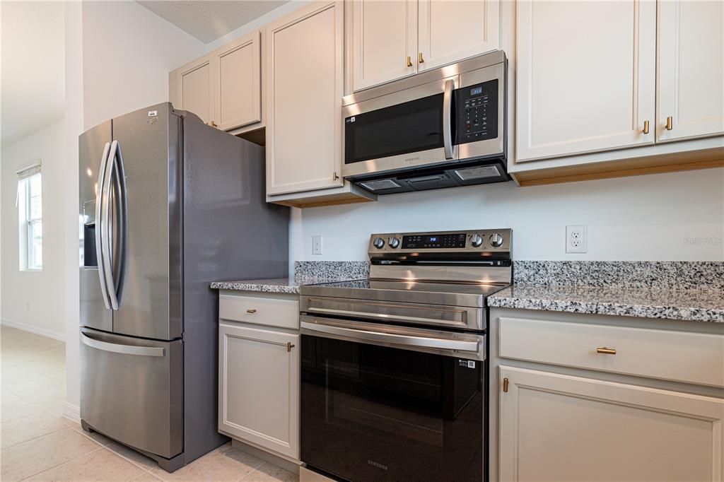 For Rent: $2,900 (3 beds, 2 baths, 1657 Square Feet)