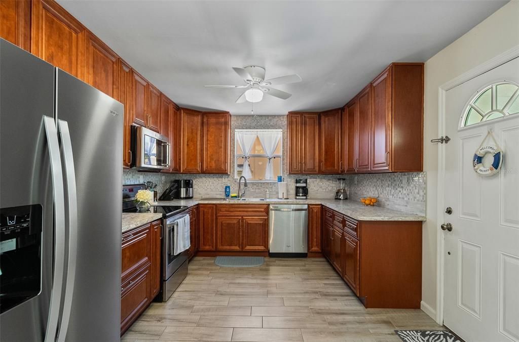 For Sale: $375,000 (2 beds, 2 baths, 1320 Square Feet)