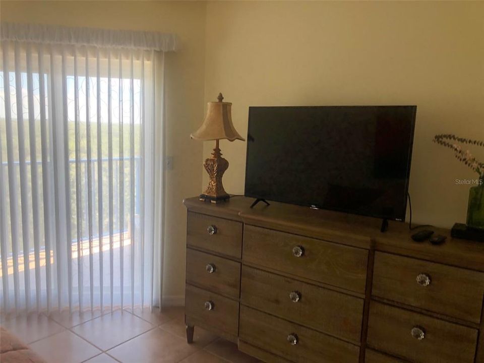 For Sale: $449,000 (2 beds, 2 baths, 1389 Square Feet)