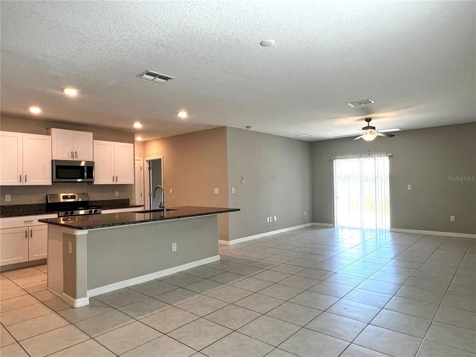 For Rent: $2,650 (6 beds, 3 baths, 2614 Square Feet)