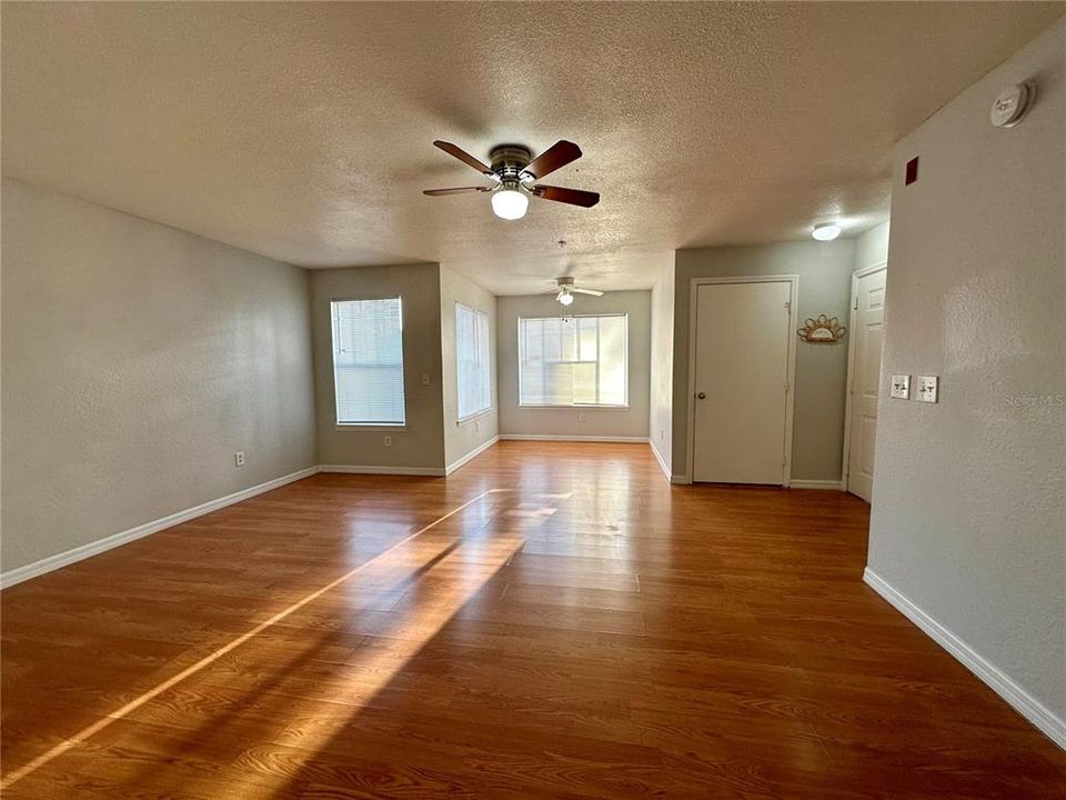 For Rent: $1,400 (1 beds, 1 baths, 762 Square Feet)
