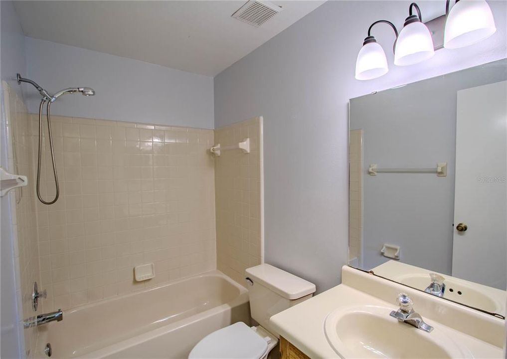 For Sale: $189,900 (2 beds, 2 baths, 851 Square Feet)
