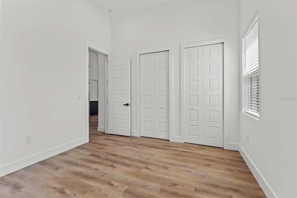 Active With Contract: $3,500 (3 beds, 2 baths, 1850 Square Feet)