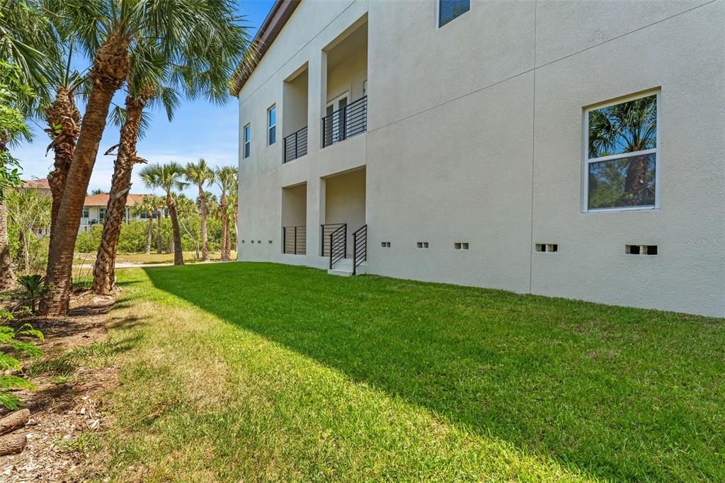 Active With Contract: $3,500 (3 beds, 2 baths, 1850 Square Feet)