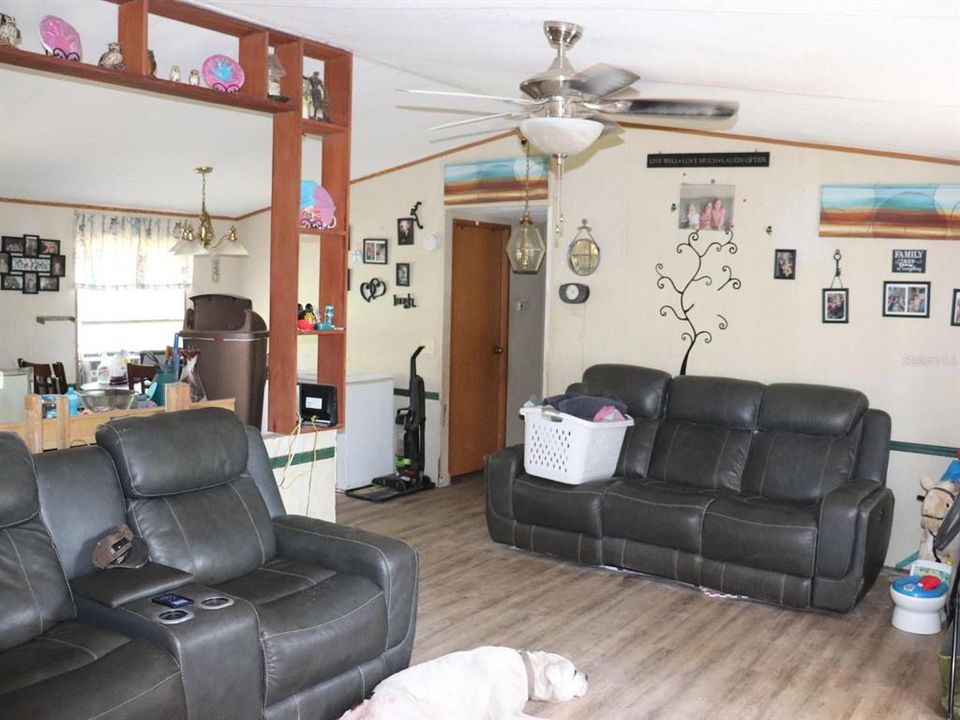 For Sale: $179,900 (3 beds, 2 baths, 1152 Square Feet)