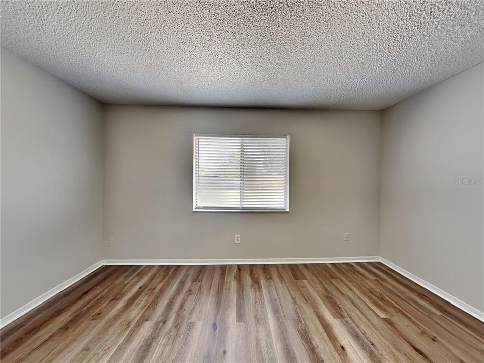 For Rent: $2,000 (3 beds, 2 baths, 1305 Square Feet)