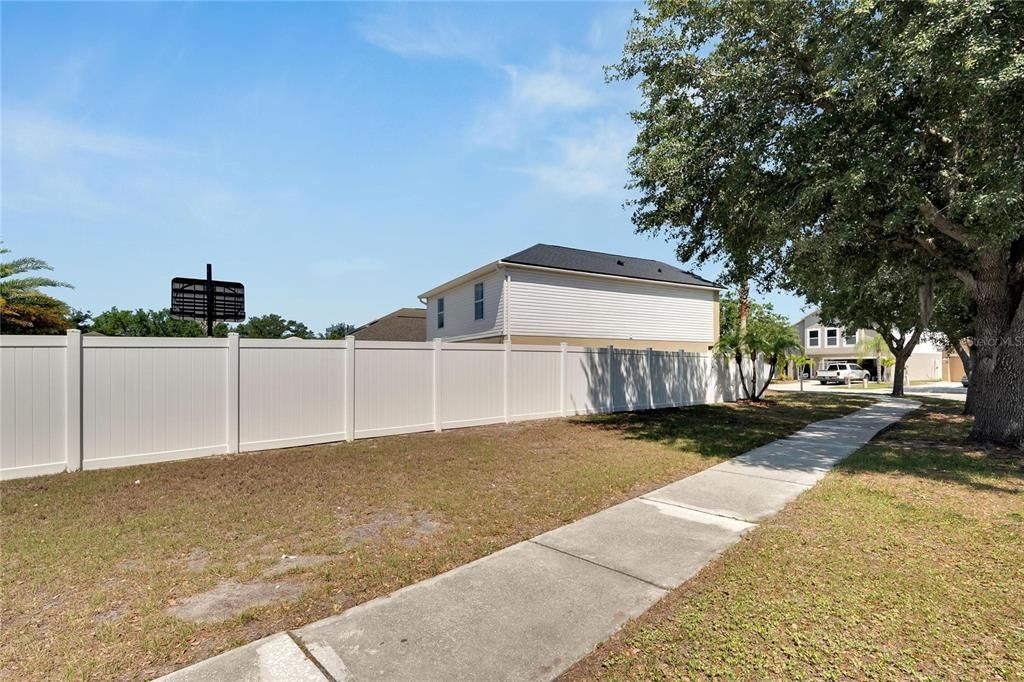 For Sale: $375,000 (4 beds, 2 baths, 1944 Square Feet)