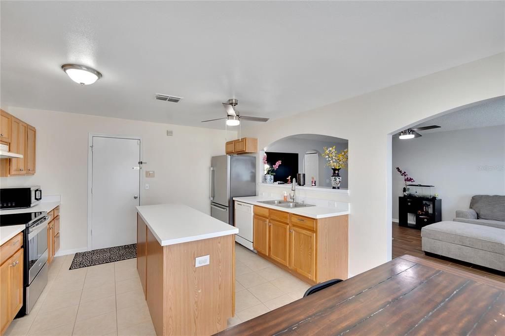 For Sale: $375,000 (4 beds, 2 baths, 1944 Square Feet)