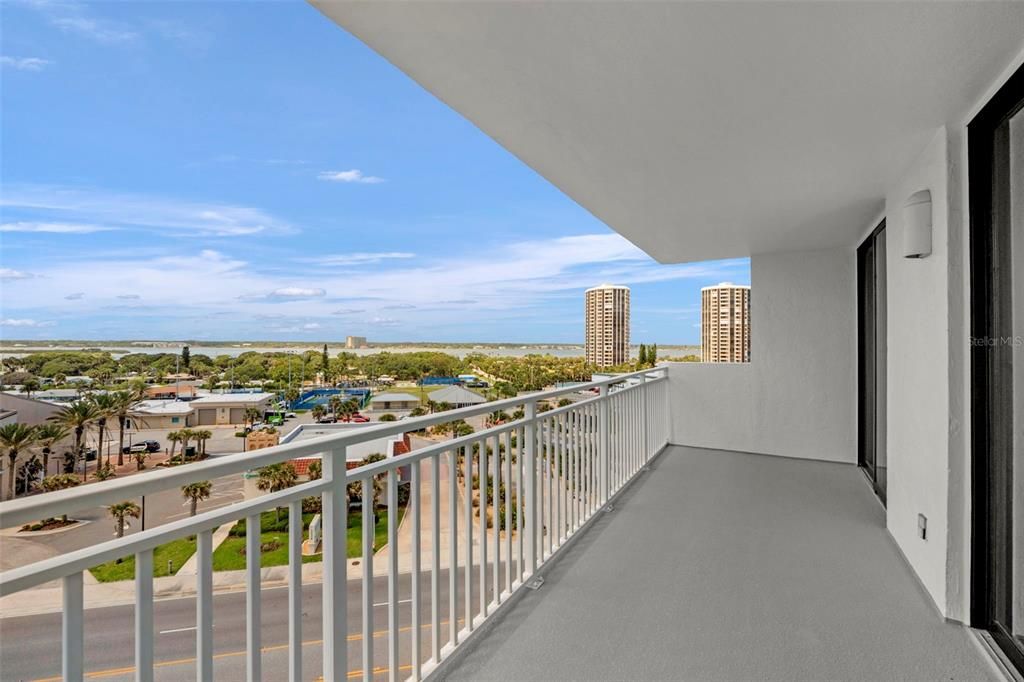 For Sale: $334,000 (2 beds, 2 baths, 1150 Square Feet)