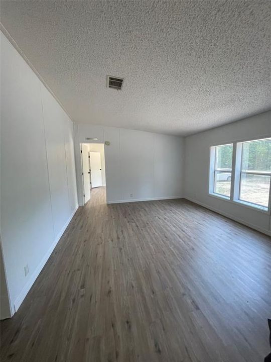 Active With Contract: $189,900 (3 beds, 2 baths, 1296 Square Feet)